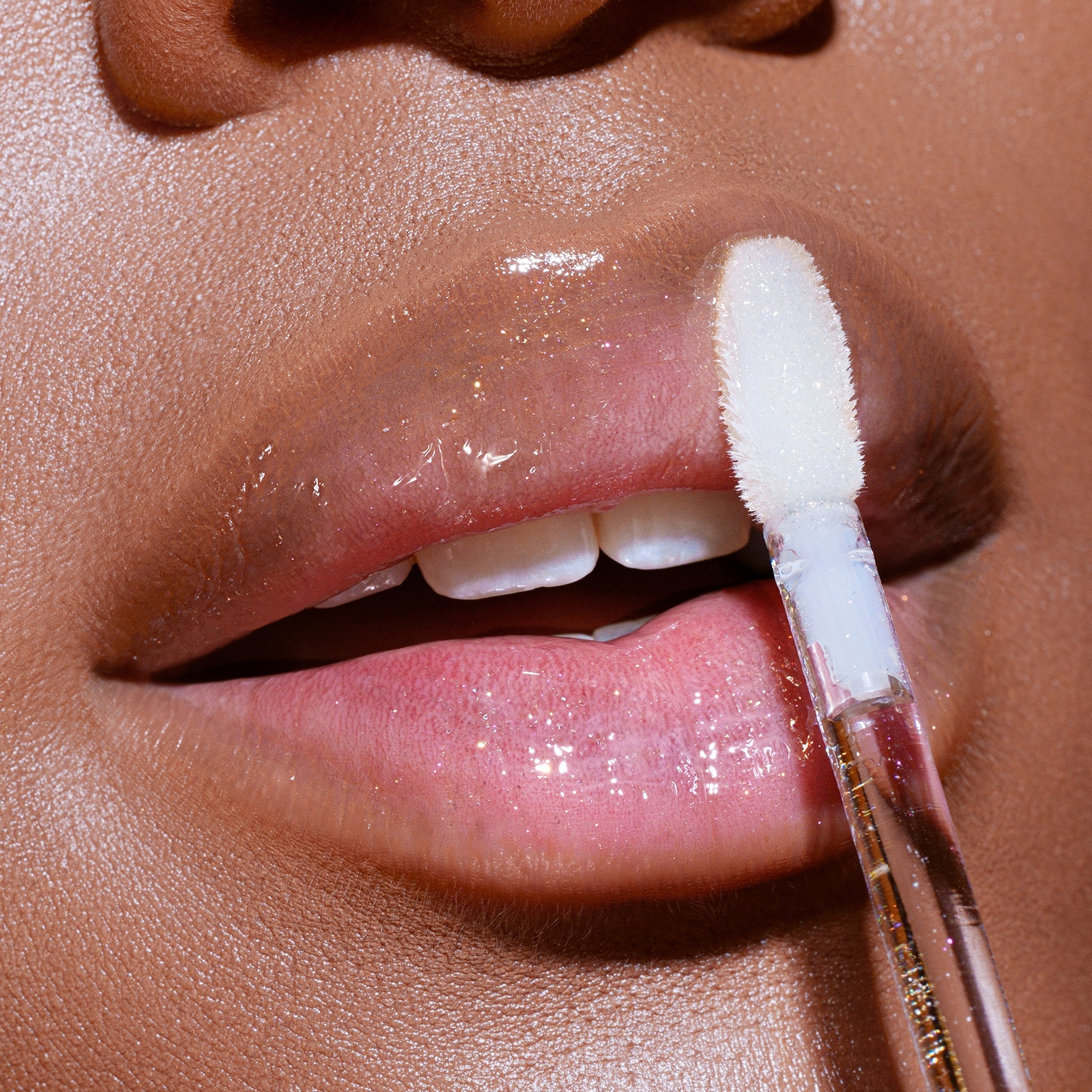 GoldenGloss_HowToUse_0000s_0001_GoldenGloss_Lips_Application_D1_Crop_A_52460723-abbc-4c7c-9dc8-a2a4f9250aa4.jpg GoldenGloss_HowToUse_0000s_0001_GoldenGloss_Lips_Application_D1_Crop_A_52460723-abbc-4c7c-9dc8-a2a4f9250aa4.jpg