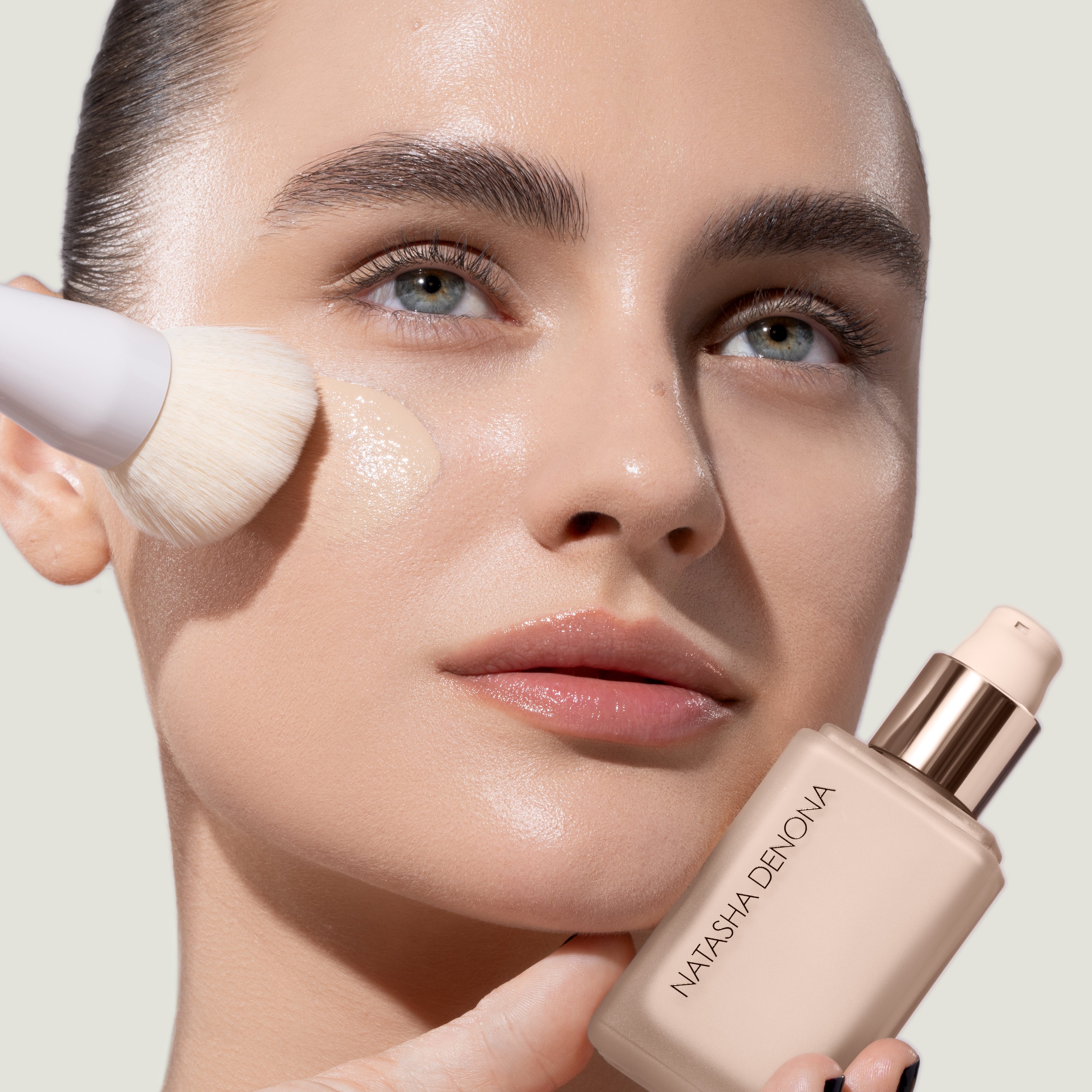 Hy-Glam_Foundation_How_To_Use.jpg Hy-Glam_Foundation_How_To_Use.jpg