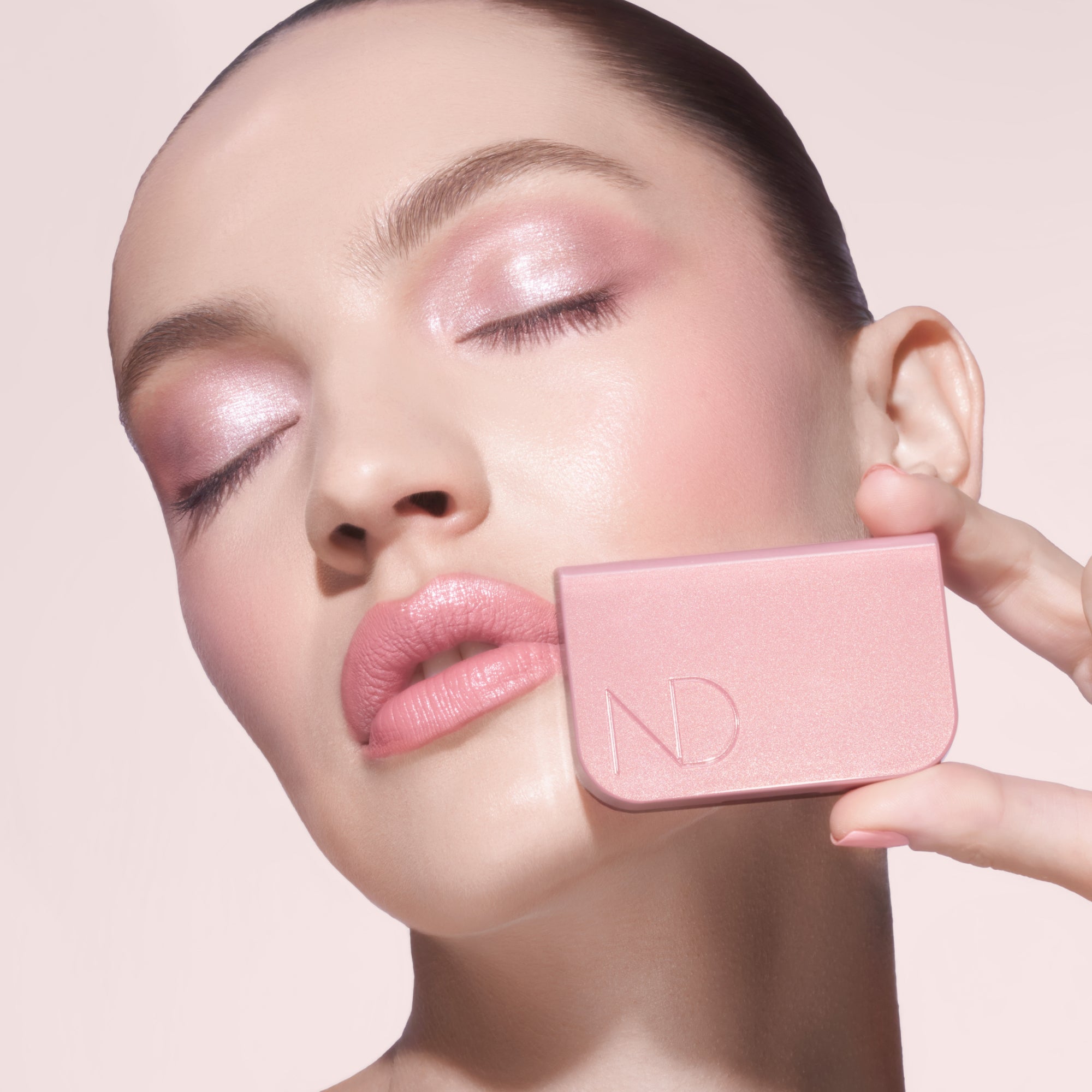 ESSENTIAL EYESHADOW DUO