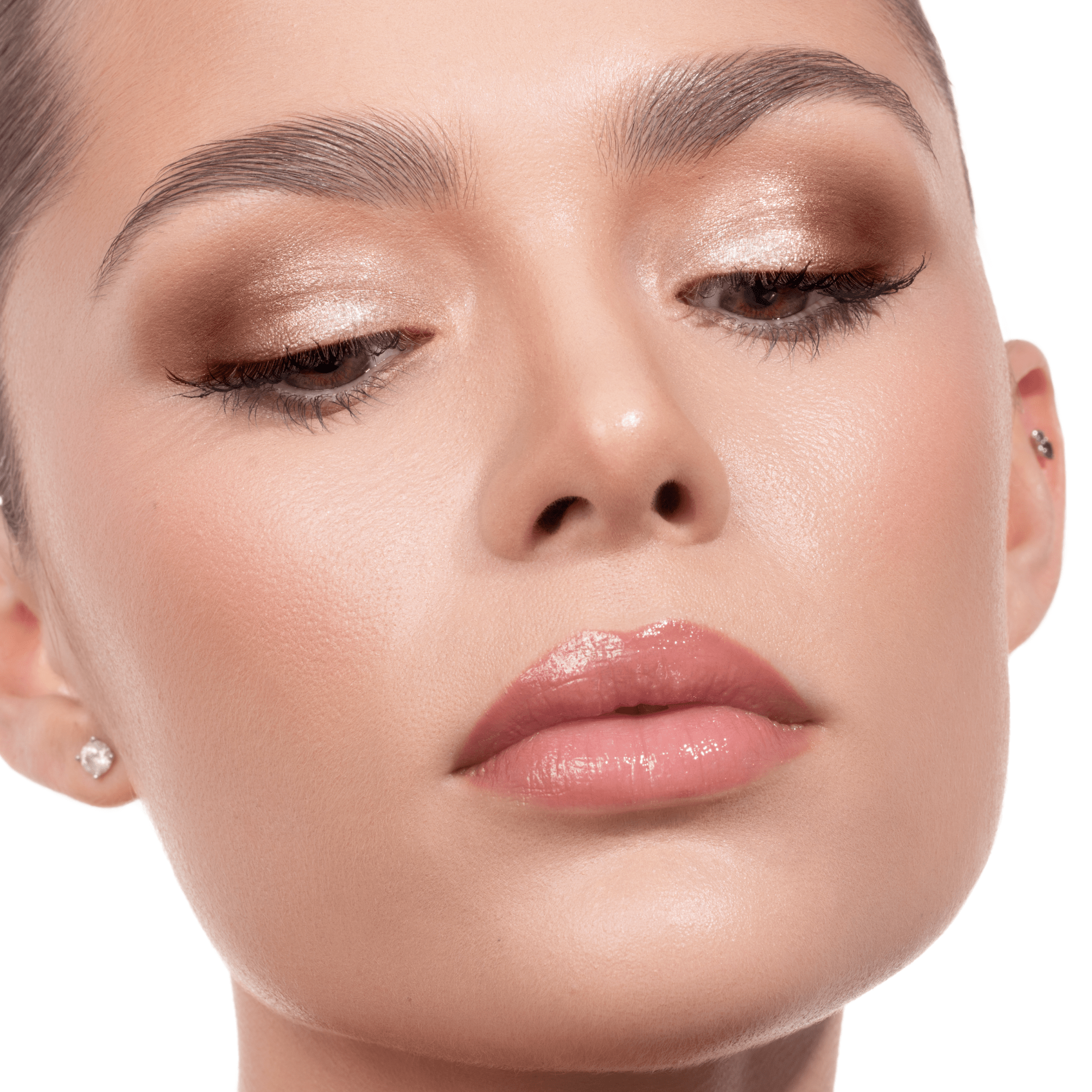 Luxe Glam Compact Shade 'Nude' model look on a white background.