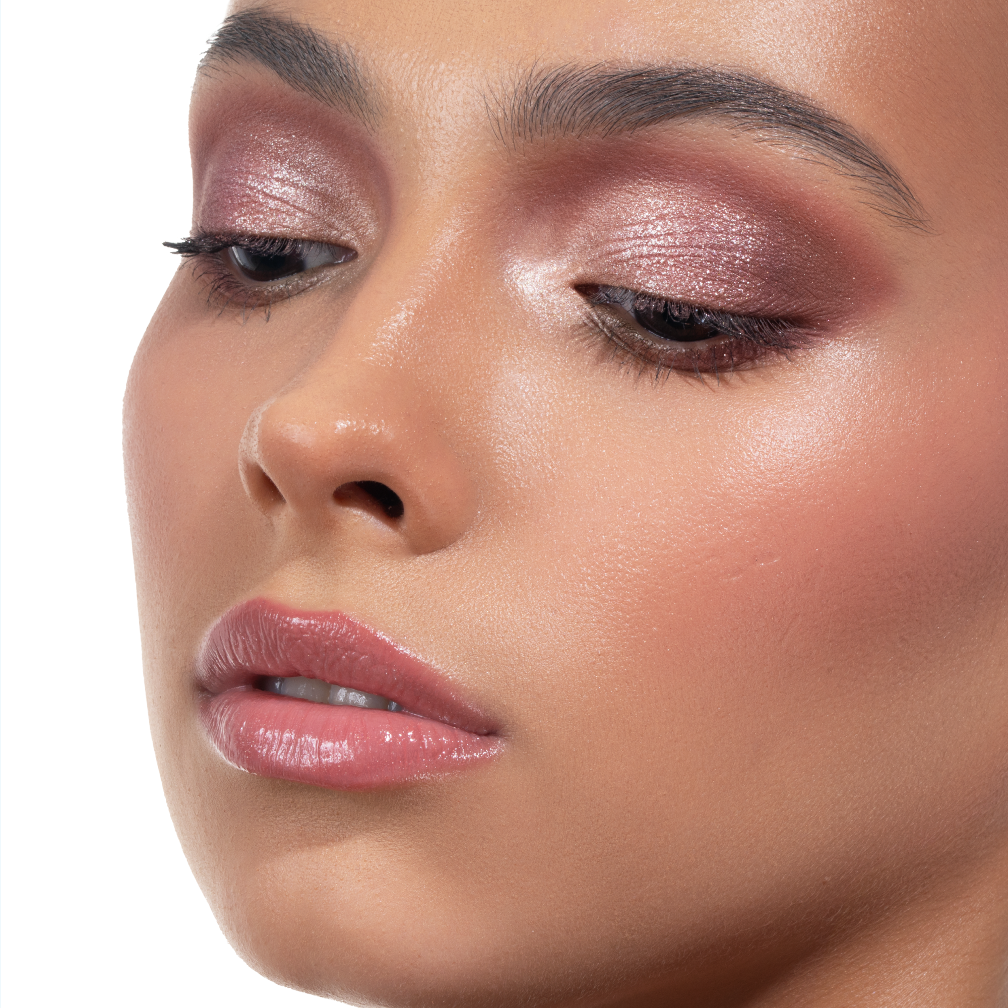 Luxe Glam Compact Shade 'Rosy' model look on a white background.